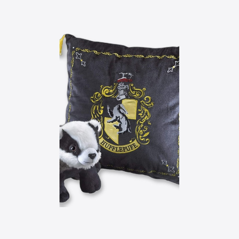 Peluche pack the noble collection harry potter tejon mascota hufflepuff + cojin hufflepuff (imagen 5 de 6)
