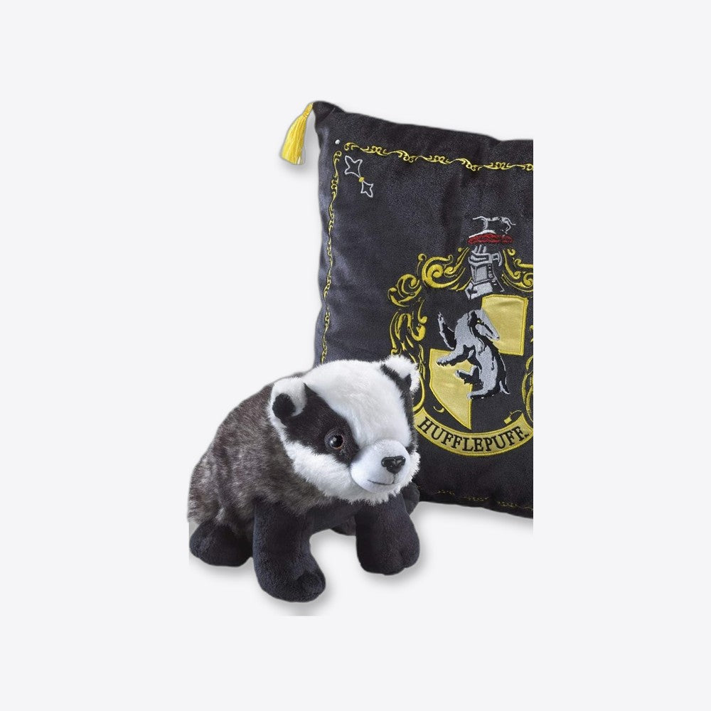 Peluche pack the noble collection harry potter tejon mascota hufflepuff + cojin hufflepuff (imagen 3 de 6)