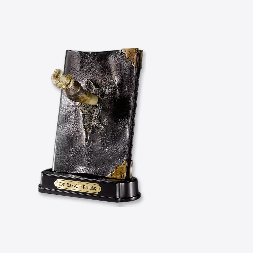 Réplica the noble collection harry potter diario tom riddle con colmillo de basilisco (imagen 6 de 6)