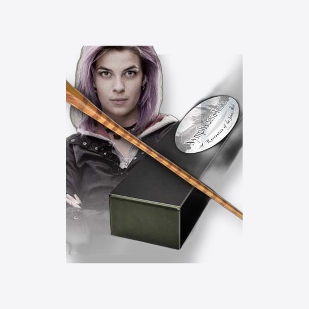 Replica the noble collection harry potter nymphadora tonks varita con caja y placa de identificacion (imagen 5 de 6)