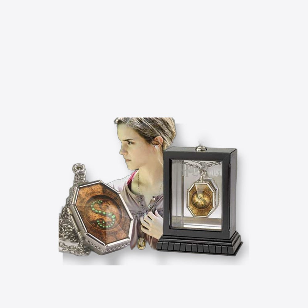 Replica the noble collection harry potter guardapelo horrocrux de salazar slytherin en expositor (imagen 4 de 6)