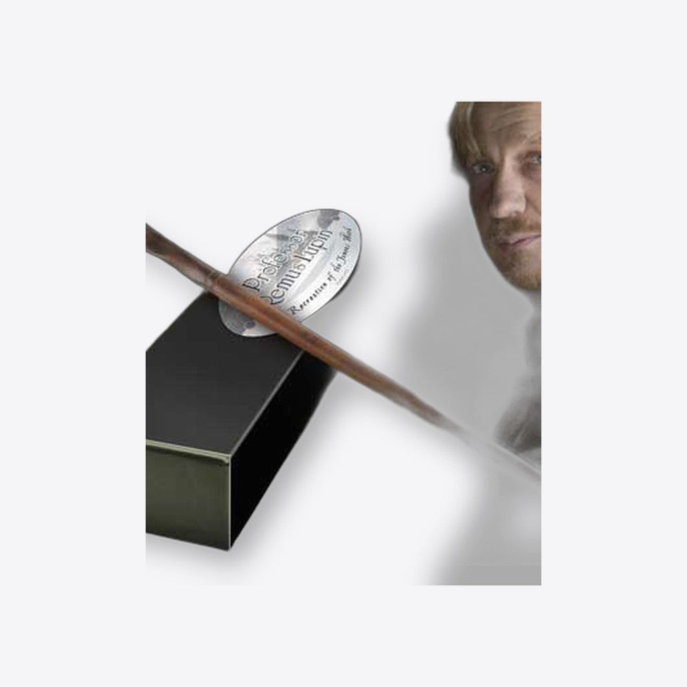 Replica the noble collection harry potter varita de profesor remus lupin varita con caja y placa de (imagen 5 de 6)