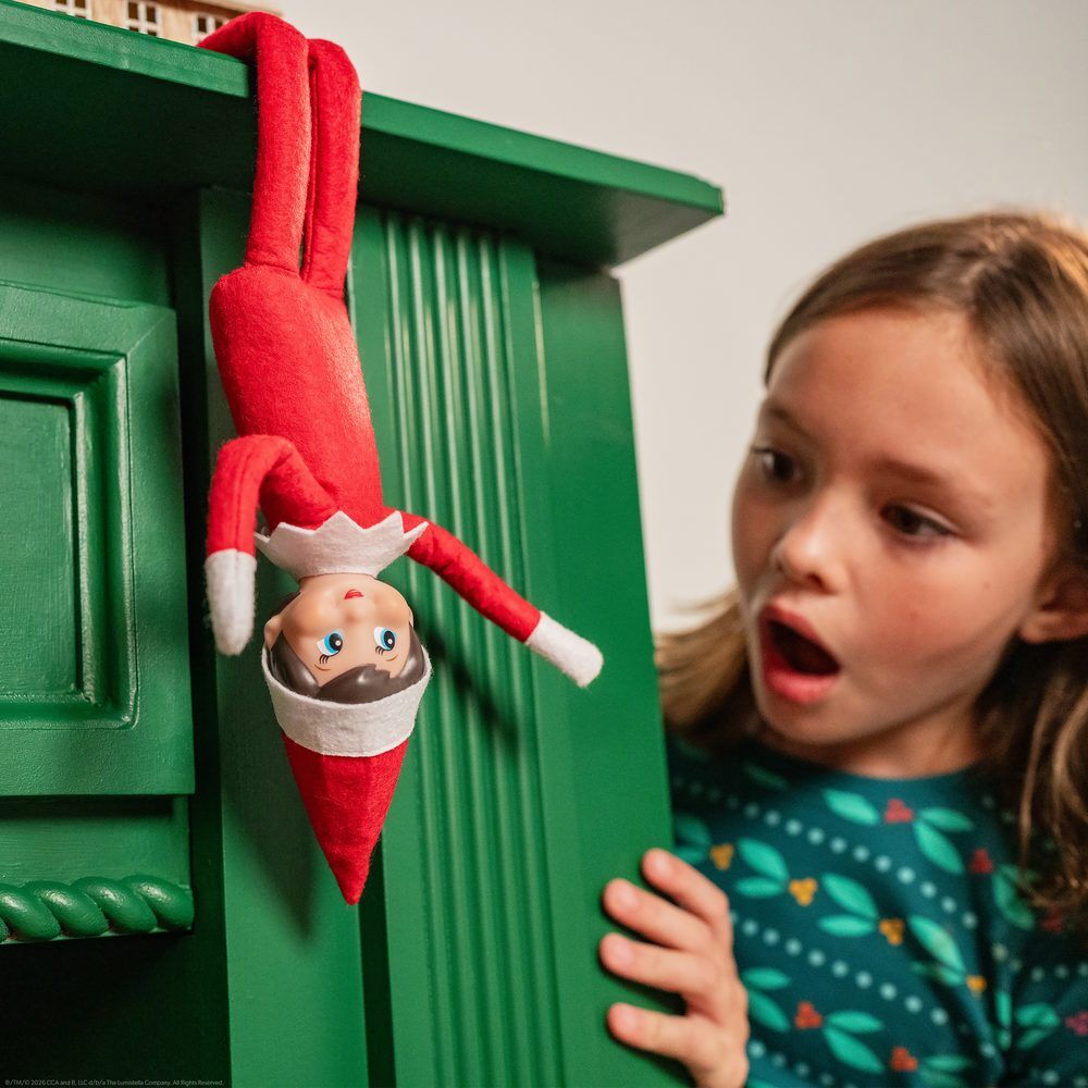 Cefa Toys Set Cuento + Muñeca Elfa Niña articulada The Elf On the Shelf español (imagen 5 de 6)