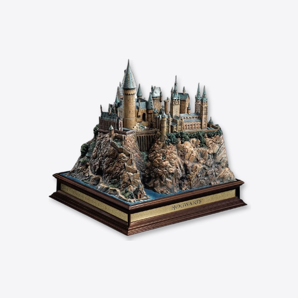 Replica the noble collection harry potter escuela de hogwarts 30 cm premium (imagen 2 de 6)