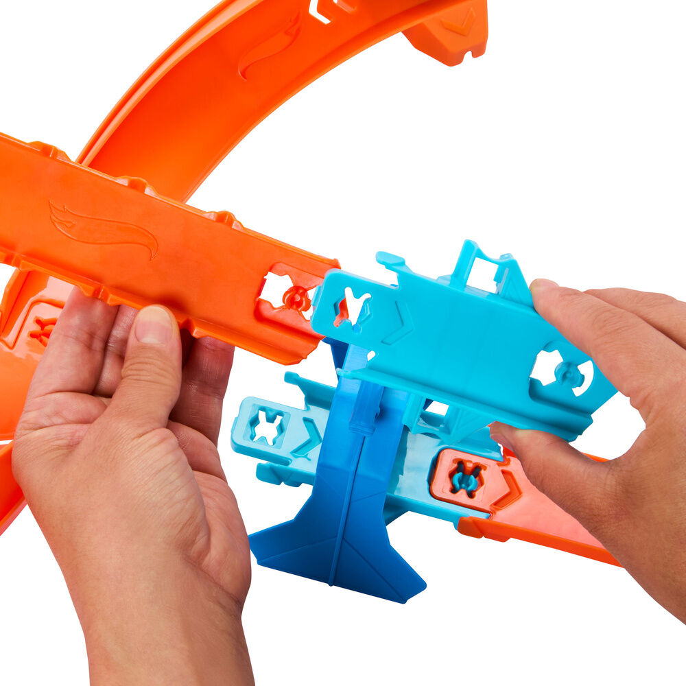 Pista Carreras con Salto Impulsado Hot Wheels - Juegos y Juguetes | Transformers