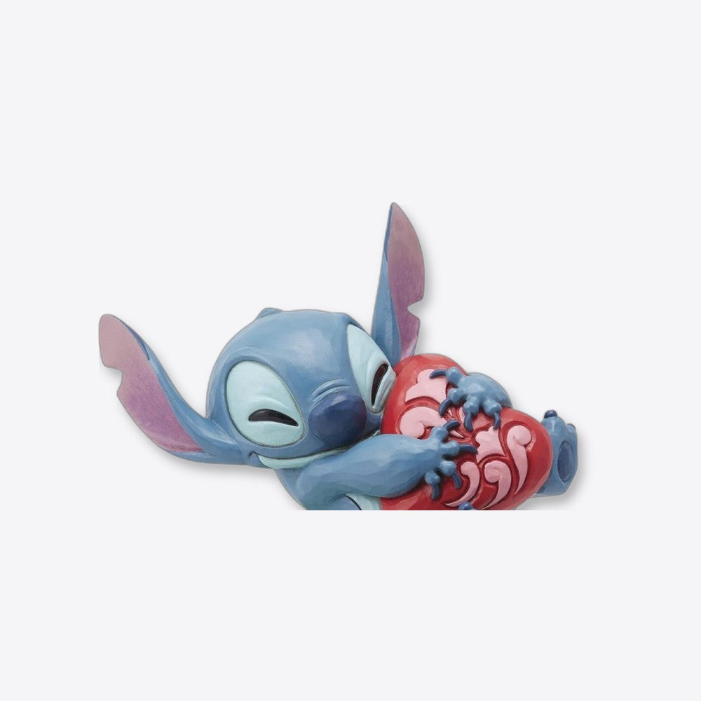 Figura enesco disney stitch abrazando un corazón (imagen 3 de 6)