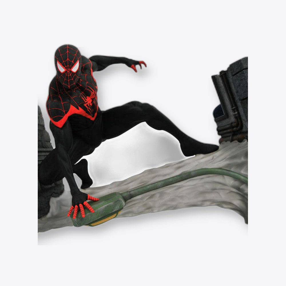 Diamond Select Figura Miles Morales Spiderman Marvel Comic Gallery 18cm (imagen 5 de 6)