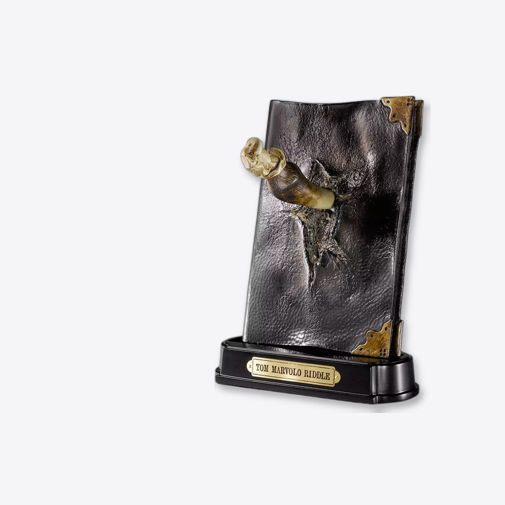 Réplica the noble collection harry potter diario tom riddle con colmillo de basilisco (imagen 4 de 6)