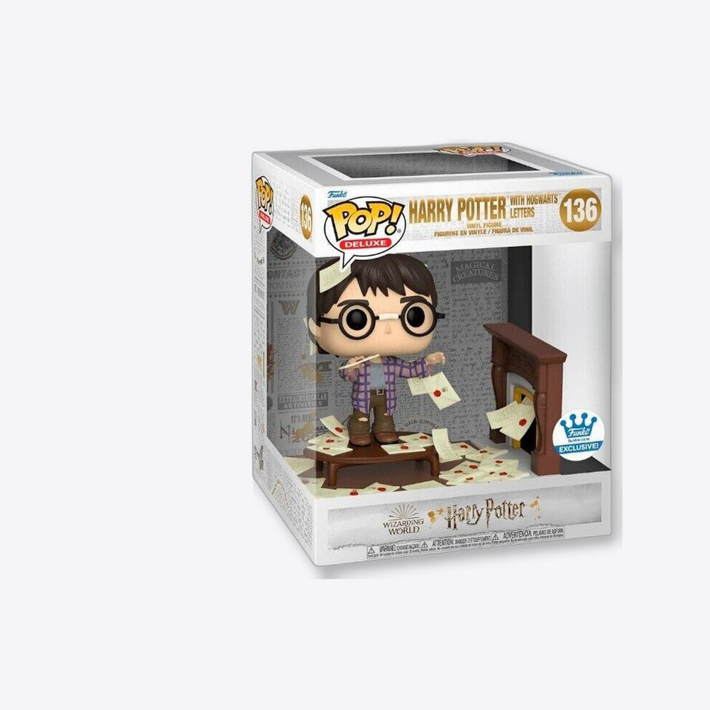 Funko Figura POP Deluxe Harry Potter Anniversary Harry Potter with Hogwarts Letters Exclusive (imagen 5 de 6)