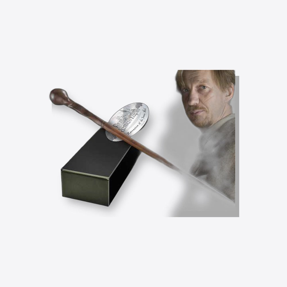 Replica the noble collection harry potter varita de profesor remus lupin varita con caja y placa de (imagen 2 de 6)
