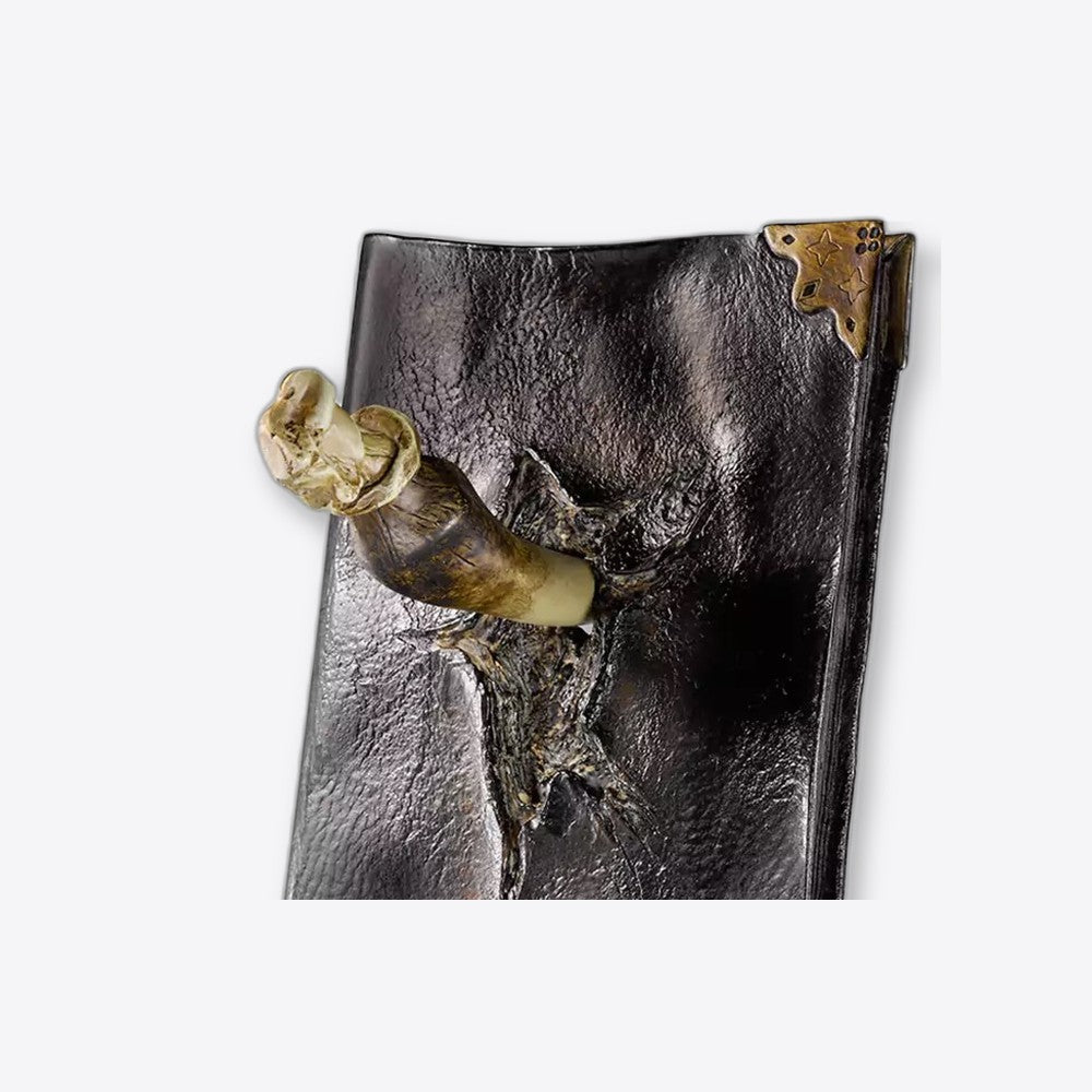 Réplica the noble collection harry potter diario tom riddle con colmillo de basilisco (imagen 3 de 6)