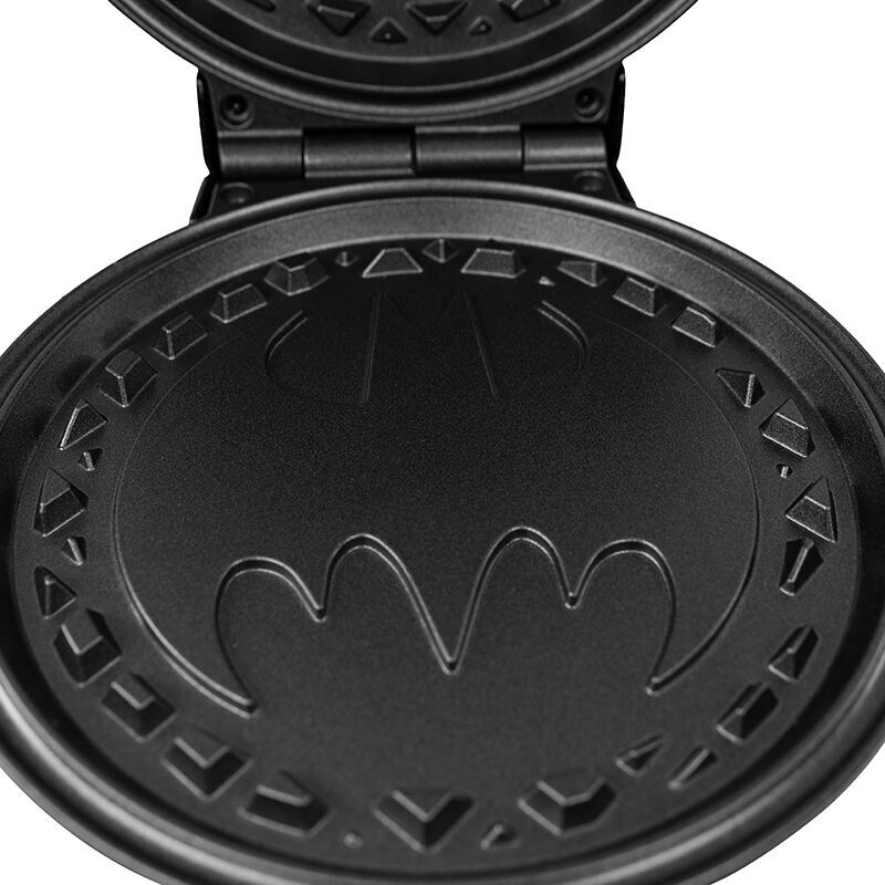 Uncanny Brands Maquina Gofres Batman DC Comics (imagen 3 de 8)