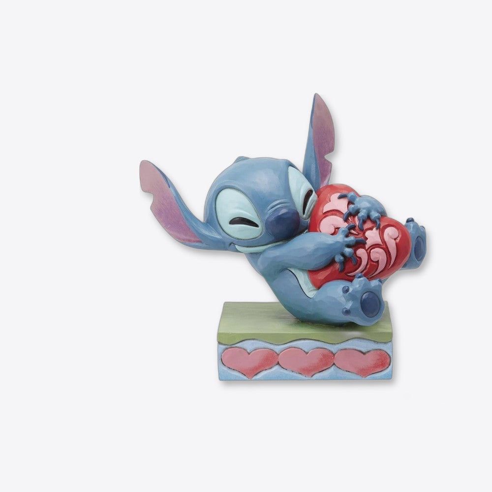 Figura enesco disney stitch abrazando un corazón (imagen 4 de 6)