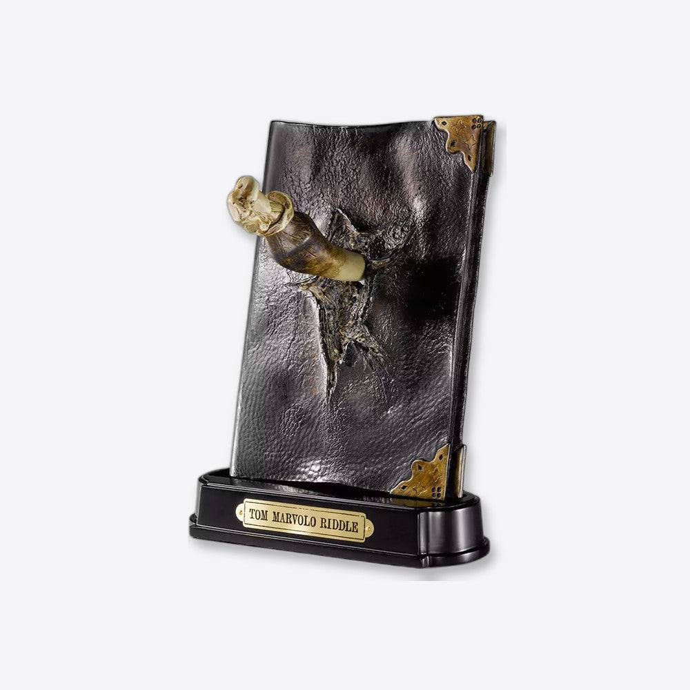 Réplica the noble collection harry potter diario tom riddle con colmillo de basilisco (imagen 2 de 6)