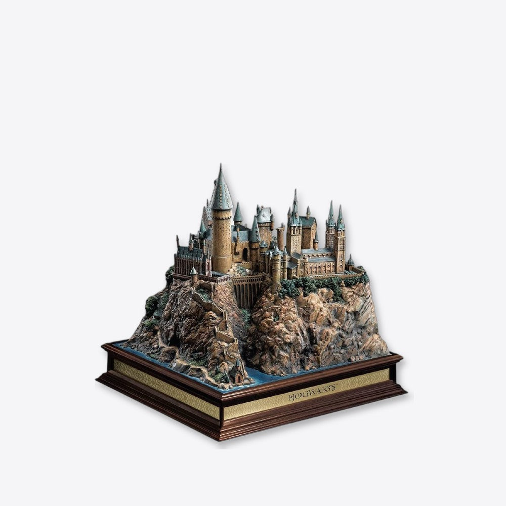 Replica the noble collection harry potter escuela de hogwarts 30 cm premium (imagen 4 de 6)