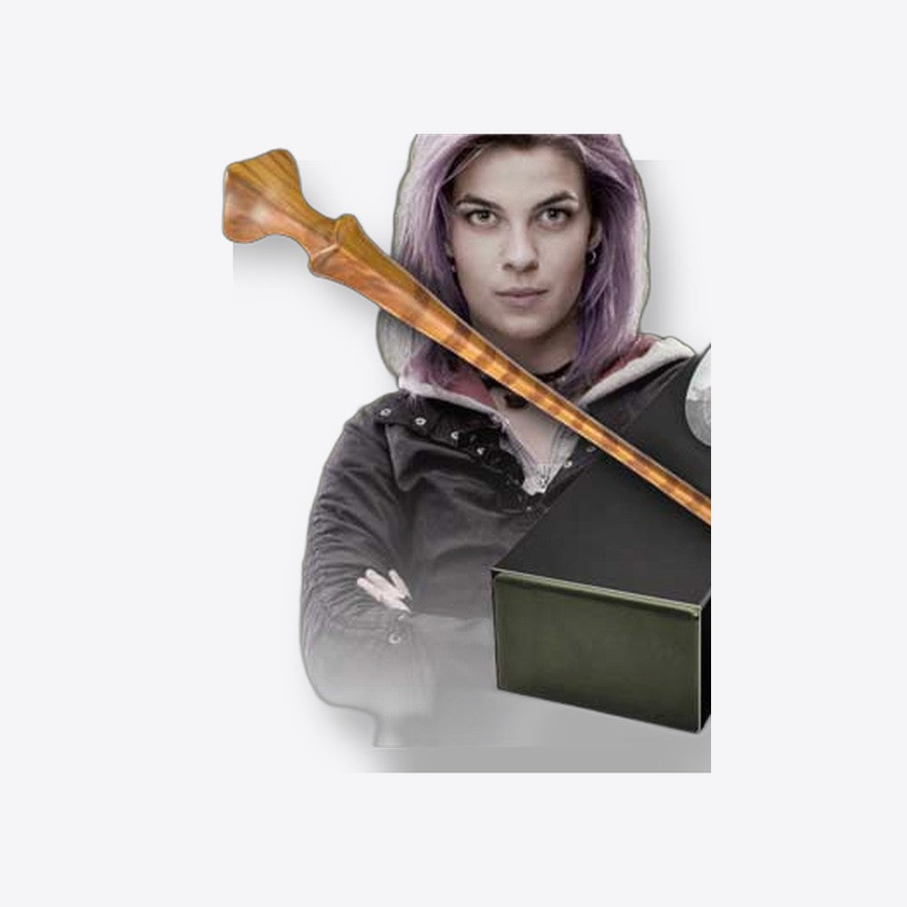 Replica the noble collection harry potter nymphadora tonks varita con caja y placa de identificacion (imagen 3 de 6)