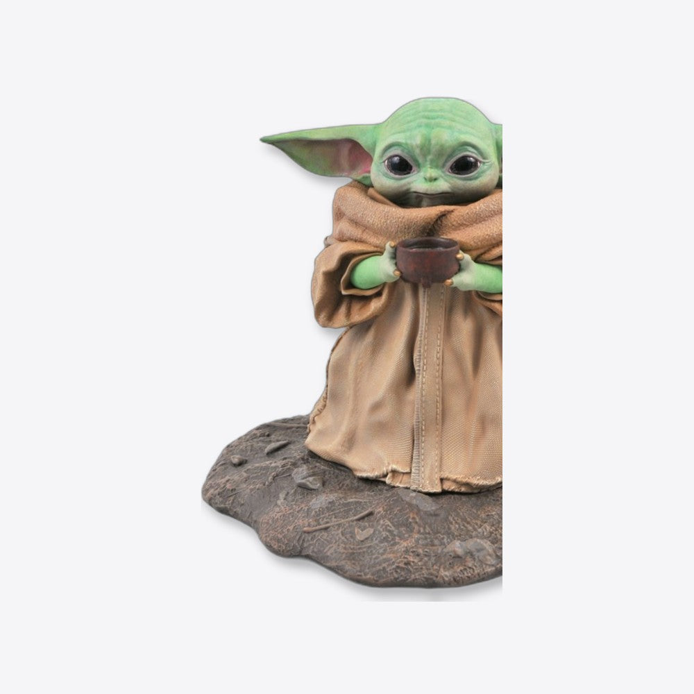 Diamond Select Toys Figura diamond collection star wars the mandalorian the child con sopa resina 20 cm (imagen 3 de 6)