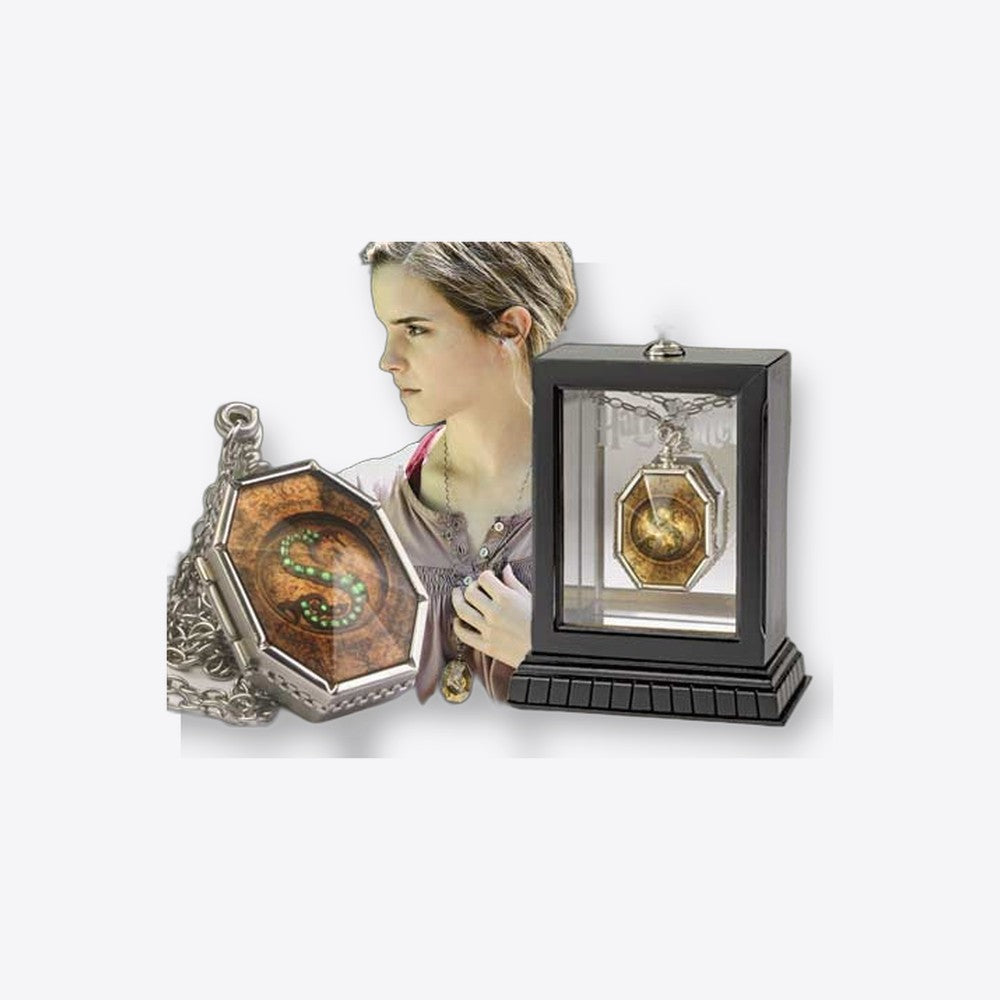 Replica the noble collection harry potter guardapelo horrocrux de salazar slytherin en expositor (imagen 2 de 6)