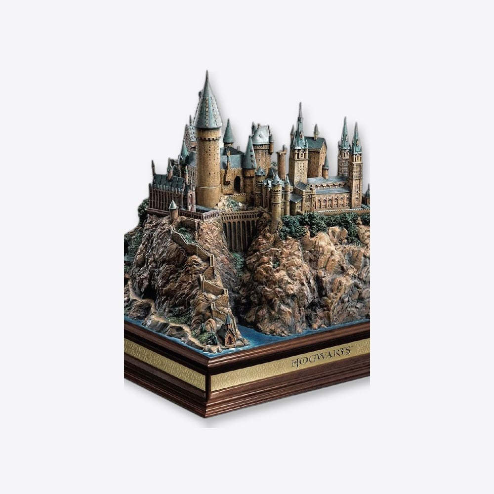 Replica the noble collection harry potter escuela de hogwarts 30 cm premium (imagen 5 de 6)